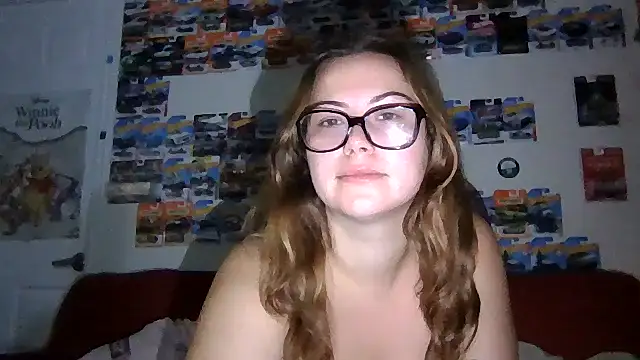 Snapshot of FreakyDreama chatting on 4, 11, 2025 FreakyDreama online show from 4, 11, 2025