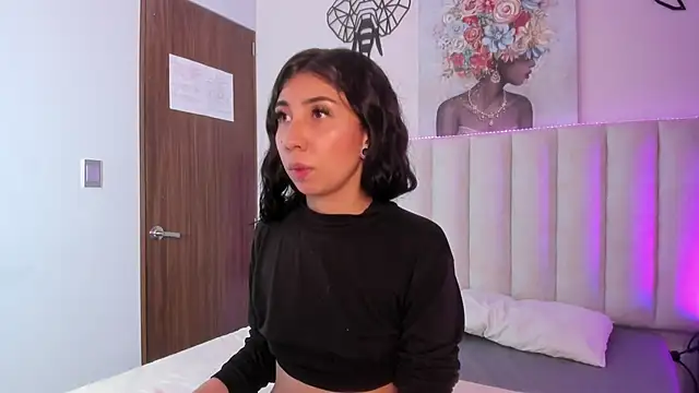 Isabella Crofts online show from 6, 11, 2025