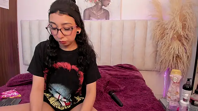 Isabella Crofts online show from 6, 5, 2026