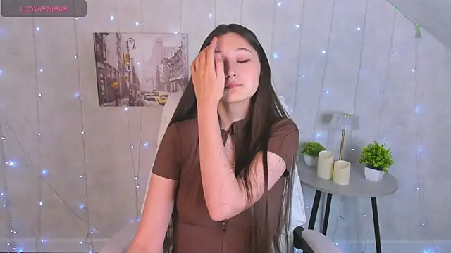 Ella Burns online show from 2, 12, 2025