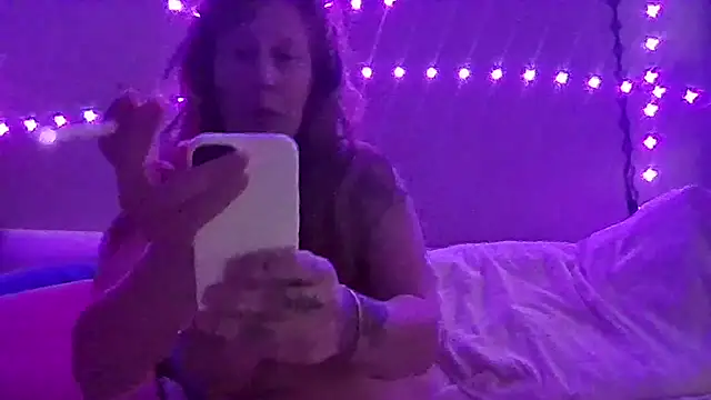 Snapshot of Redriddinghood8 chatting on 16, 11, 2025 Redriddinghood8 online show from 16, 11, 2025