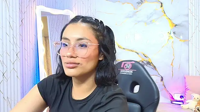 PEACHY TAY online show from 15, 7, 2026