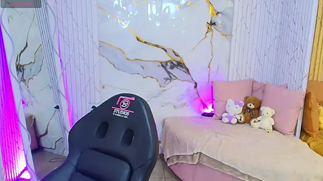 PEACHY TAY online show from 5, 8, 2026