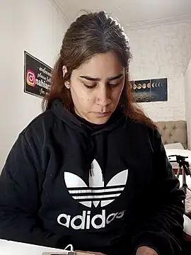 nahiarabiel33 online show from 26, 6, 2026