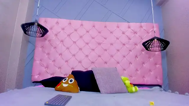 Mia Horney online show from 28, 11, 2025