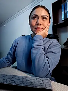 Snapshot of Amara_Nour chatting on 17, 11, 2025 Amara Nour online show from 17, 11, 2025