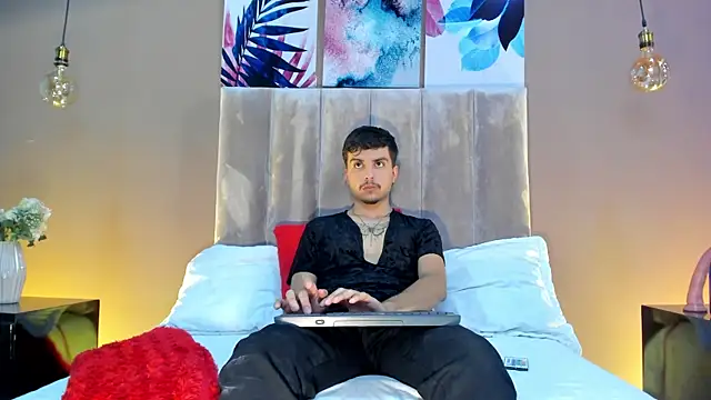 NicolasRey1 online show from 13, 11, 2025