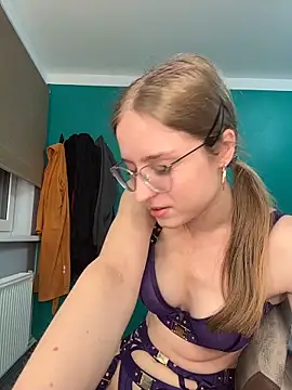 EveLunny online show from 3, 2, 2026