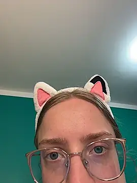 EveLunny online show from 4, 8, 2026