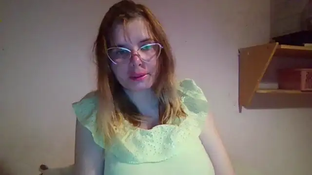 Snapshot of HornyElena chatting on 13, 11, 2025 HornyElena online show from 13, 11, 2025