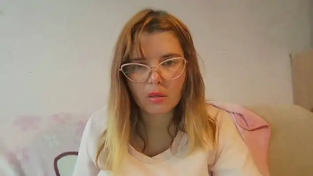 Snapshot of HornyElena chatting on 2, 12, 2025 HornyElena online show from 2, 12, 2025