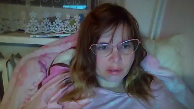 Snapshot of HornyElena chatting on 4, 12, 2025 HornyElena online show from 4, 12, 2025