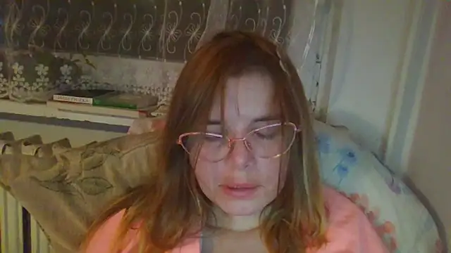 Snapshot of HornyElena chatting on 5, 12, 2025 HornyElena online show from 5, 12, 2025