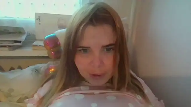 Snapshot of HornyElena chatting on 18, 12, 2025 HornyElena online show from 18, 12, 2025