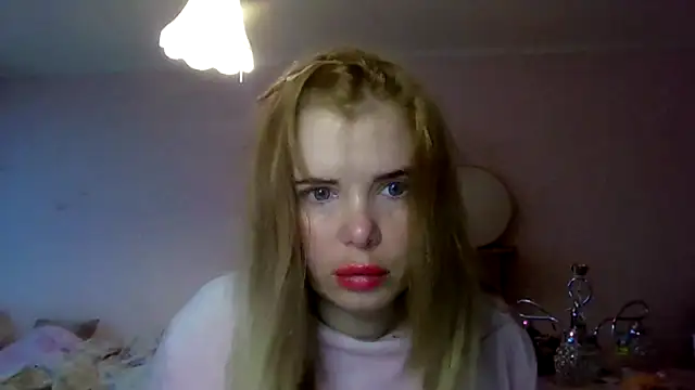 Snapshot of HornyElena chatting on 19, 12, 2025 HornyElena online show from 19, 12, 2025