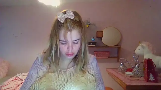 Snapshot of HornyElena chatting on 21, 12, 2025 HornyElena online show from 21, 12, 2025