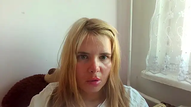 Snapshot of HornyElena chatting on 9, 4, 2026 HornyElena online show from 9, 4, 2026