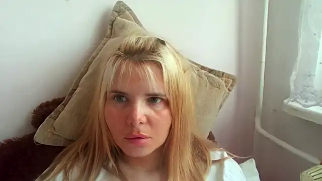 Snapshot of HornyElena chatting on 10, 4, 2026 HornyElena online show from 10, 4, 2026