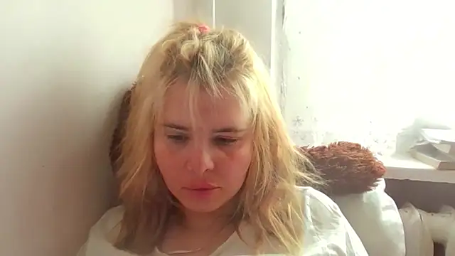 Snapshot of HornyElena chatting on 14, 4, 2026 HornyElena online show from 14, 4, 2026