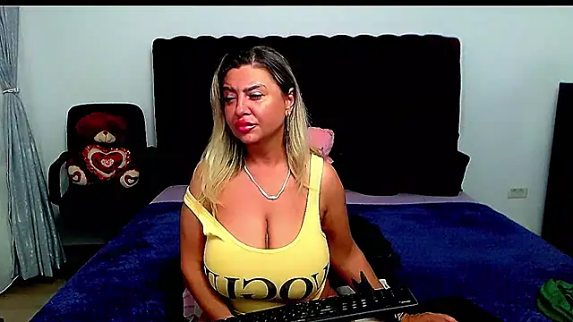 Snapshot of xplayfullblondexx chatting on 11, 7, 2026 xplayfullblondexx online show from 11, 7, 2026