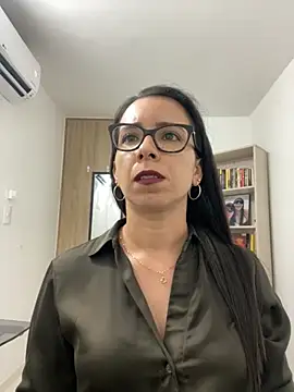 Snapshot of Vicky_ro chatting on 12, 11, 2025 Vicky ro online show from 12, 11, 2025