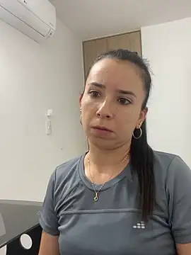 Snapshot of Vicky_ro chatting on 16, 11, 2025 Vicky ro online show from 16, 11, 2025