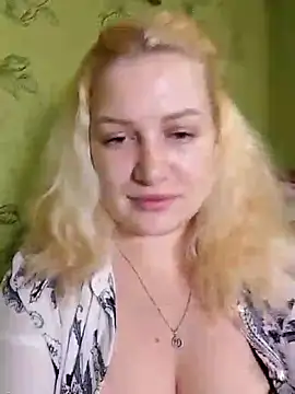 Snapshot of Steshaa chatting on 6, 11, 2025 Steshaa online show from 6, 11, 2025