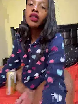 Snapshot of NiaLong21_ chatting on 21, 12, 2025 NiaLong21 online show from 21, 12, 2025