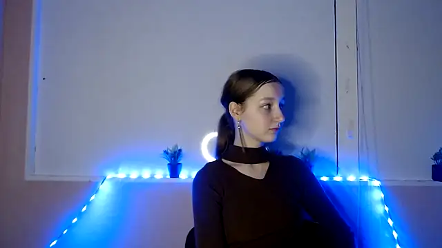 Curlyyy Girl online show from 7, 11, 2025