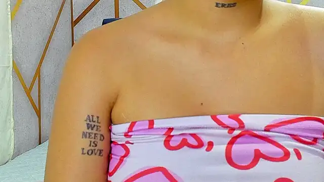  vaiolet owo online show from 18, 1, 2026