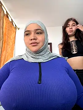 Snapshot of sweetmuslim01 chatting on 20, 10, 2025 sweetmuslim01 online show from 20, 10, 2025