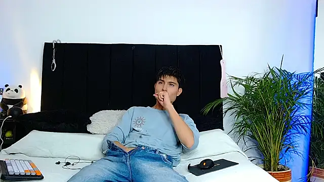 thomasbennett  online show from 6, 11, 2025