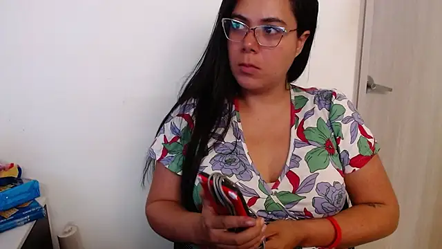 Snapshot of LorieFerrer chatting on 7, 3, 2025 LorieFerrer online show from 7, 3, 2025