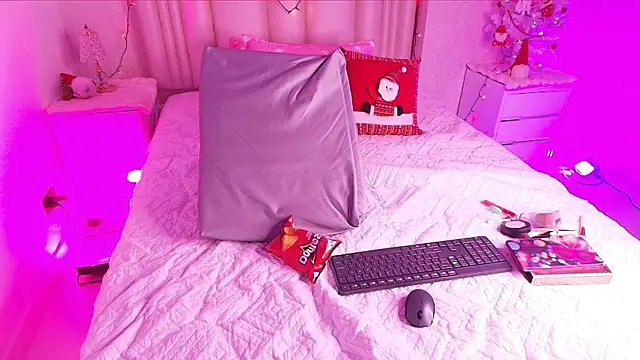 alanarose18 online show from 5, 12, 2025