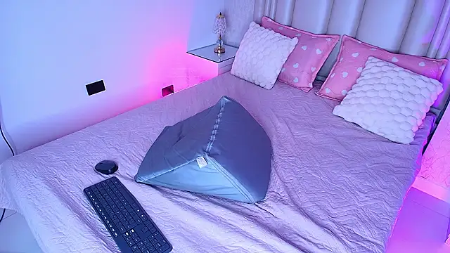 alanarose18 online show from 2, 2, 2026