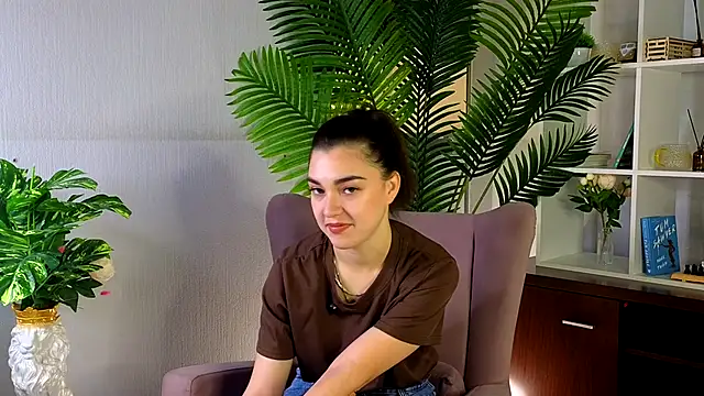 Snapshot of EleneGroder chatting on 9, 11, 2025 EleneGroder online show from 9, 11, 2025