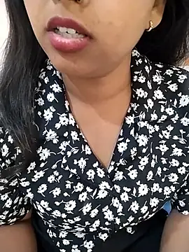 Sexy Divya   online show from 9, 5, 2026