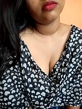 Sexy Divya   online show from 4, 6, 2026