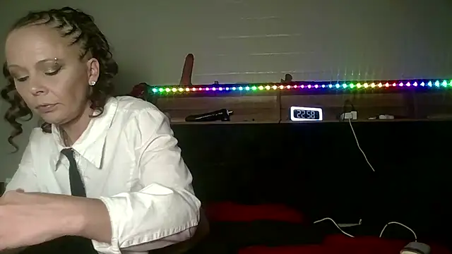 nikkibae33 online show from 2, 7, 2026