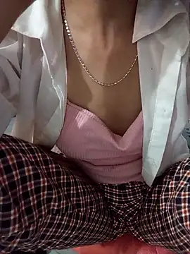 Snapshot of Lynn-122 chatting on 3, 4, 2026 Lynn-122 online show from 3, 4, 2026