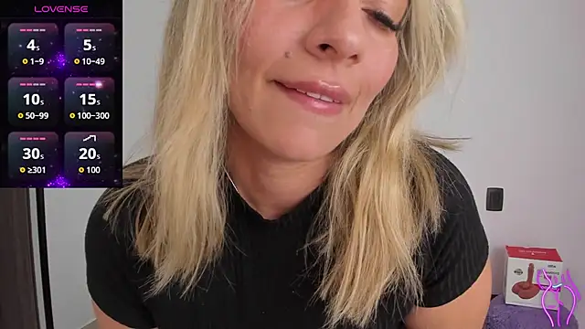 Snapshot of CamilaBliss chatting on 19, 12, 2025 CamilaBliss online show from 19, 12, 2025