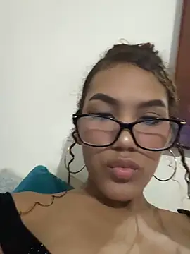 Snapshot of luciagray1 chatting on 19, 4, 2026 luciagray1 online show from 19, 4, 2026
