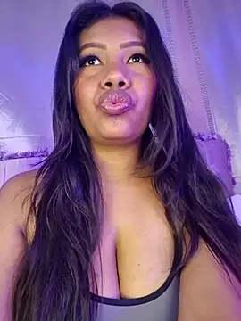 Snapshot of PaulaOrtiz02 chatting on 8, 11, 2025 PaulaOrtiz02 online show from 8, 11, 2025