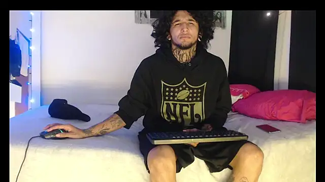 Snapshot of Yuki_mil chatting on 8, 11, 2025 Yuki mil online show from 8, 11, 2025