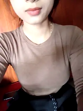 Snapshot of Hini68 chatting on 11, 11, 2025 Hini68 online show from 11, 11, 2025