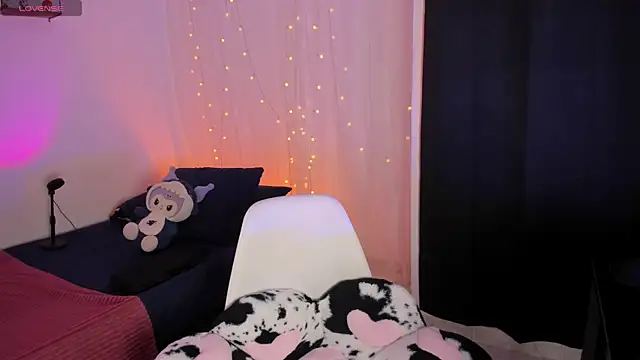 Snapshot of Tamara_Aluna_ chatting on 9, 8, 2026 Tamara Aluna online show from 9, 8, 2026