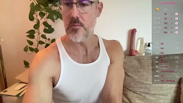 Snapshot of the_new_fit_rubinho chatting on 15, 11, 2025 the new fit rubinho online show from 15, 11, 2025