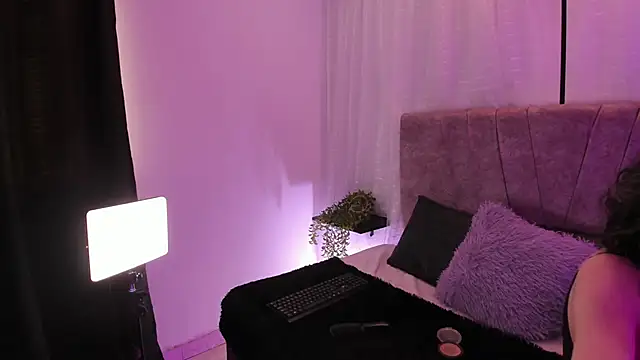 Victoriaa Anderson online show from 30, 4, 2026