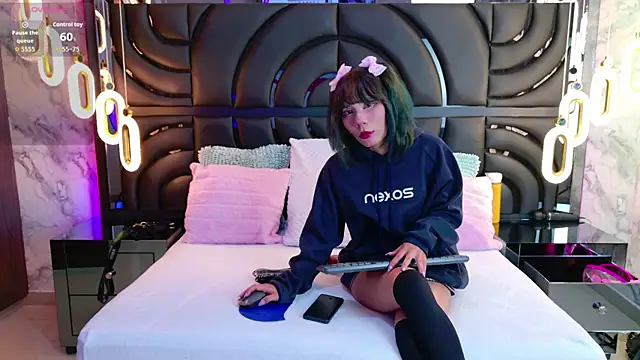 Snapshot of BunnySexyy18 chatting on 15, 12, 2025 BunnySexyy18 online show from 15, 12, 2025