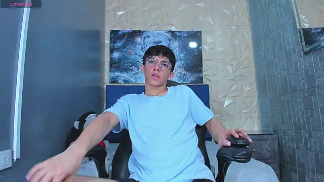 ElanGiraldo online show from 5, 5, 2026